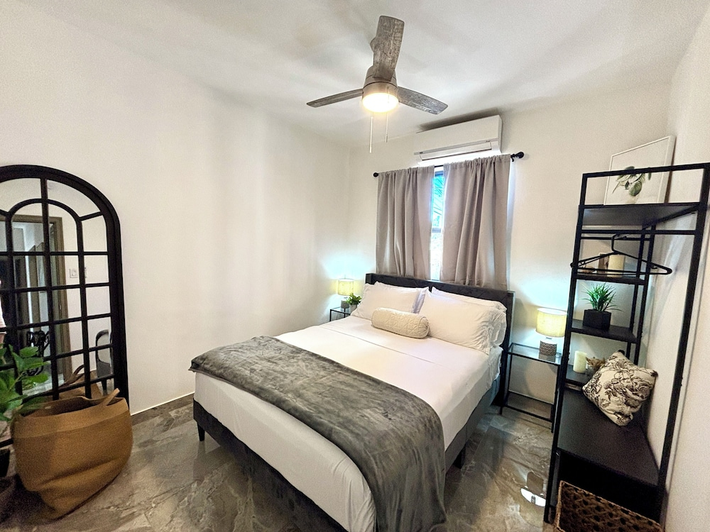 Downtown 1 or 2 Bedroom Stay - Walk to Ferry