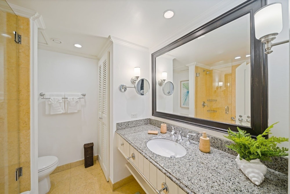 Glitter Bay Estate 414 1 Bedroom Apts
