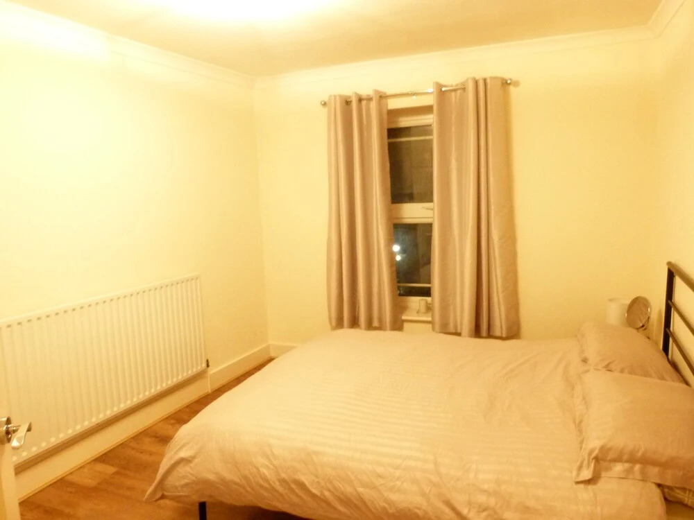 SS Property Hub - Canary Wharf Family Apartment
