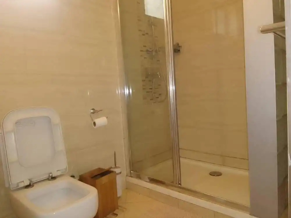 House - Kampala - 6 Bedrooms - Parking - Garden