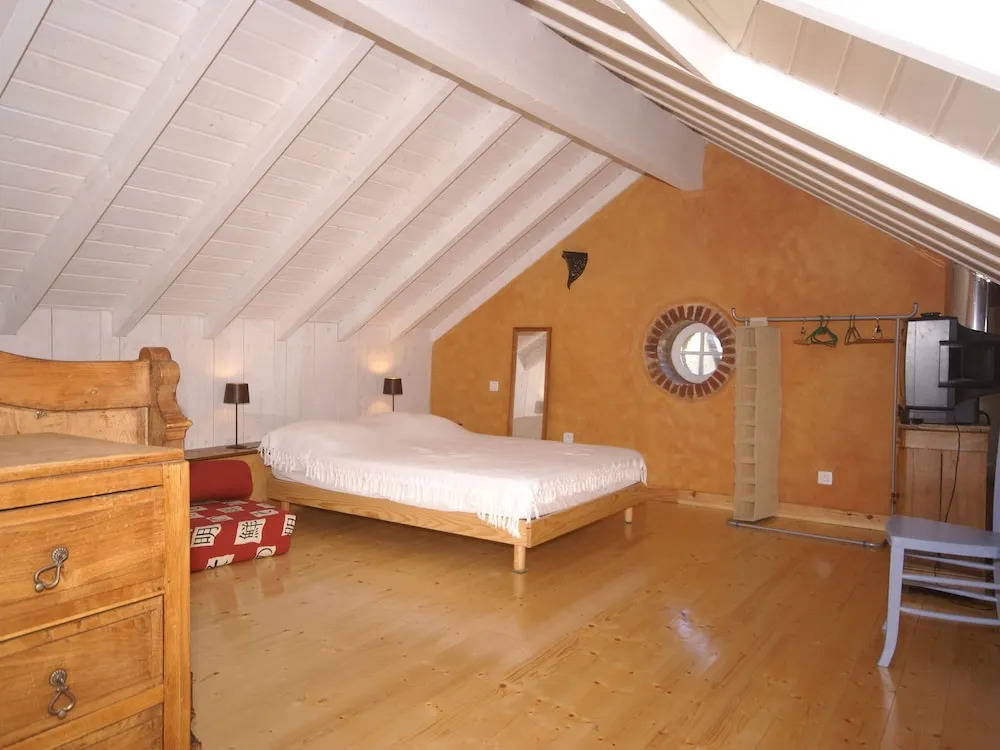 Cozy Home in Haut-du-them-château-lambert With Garden