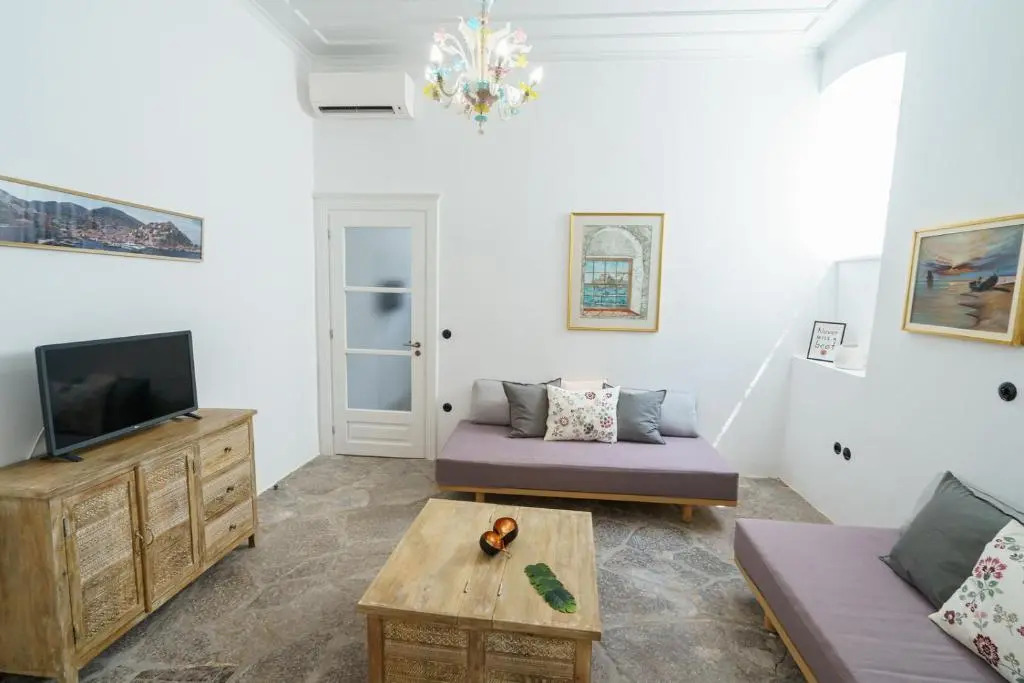 LIVIN HYDRA 1 -Luxury Apartments