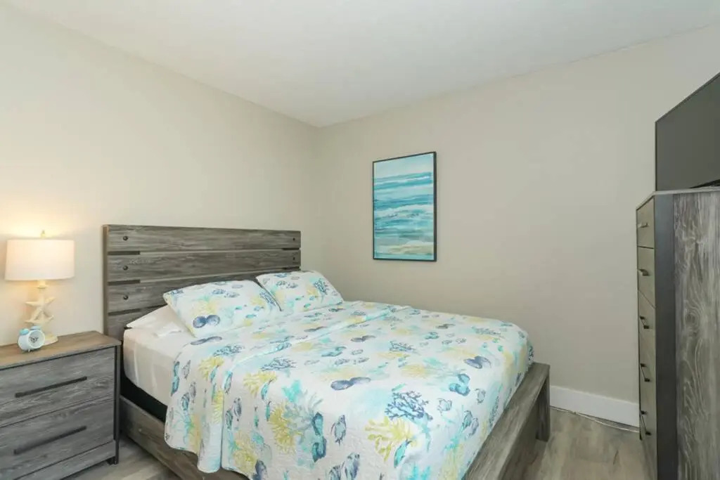 Siesta Key Village-Suite #4: A block to the Beach