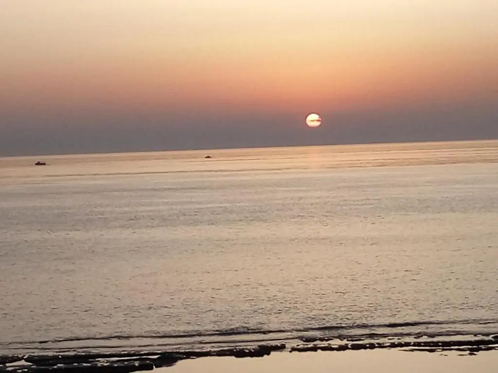 Sunrise Beauty by Zavolas Family - Limni Z2