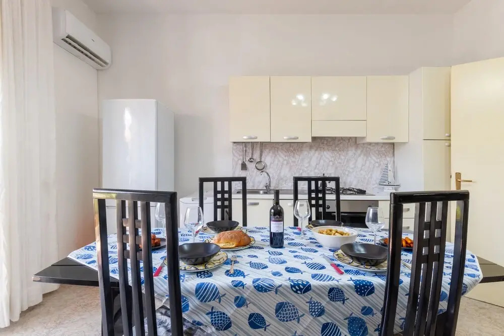 Air-conditioned Studio 300 Meters From the Sea With Wi-fi, Garden and Bike