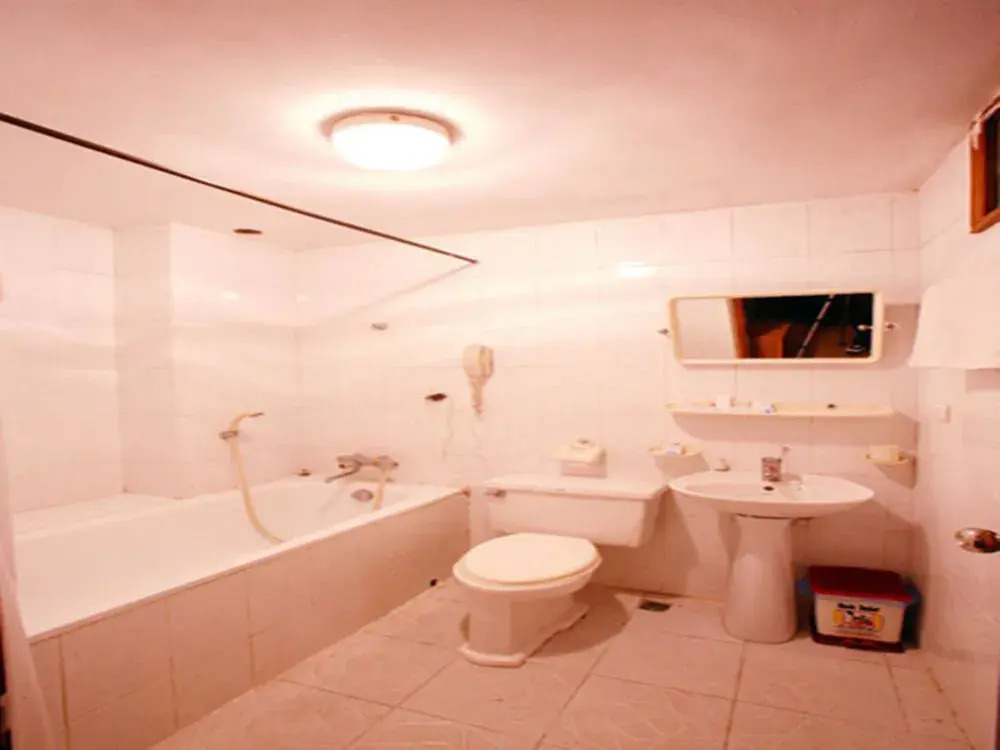Khách sạn APT-EZ Holiday, 9A Tống Duy Tân, Hà Nội, Việt Nam