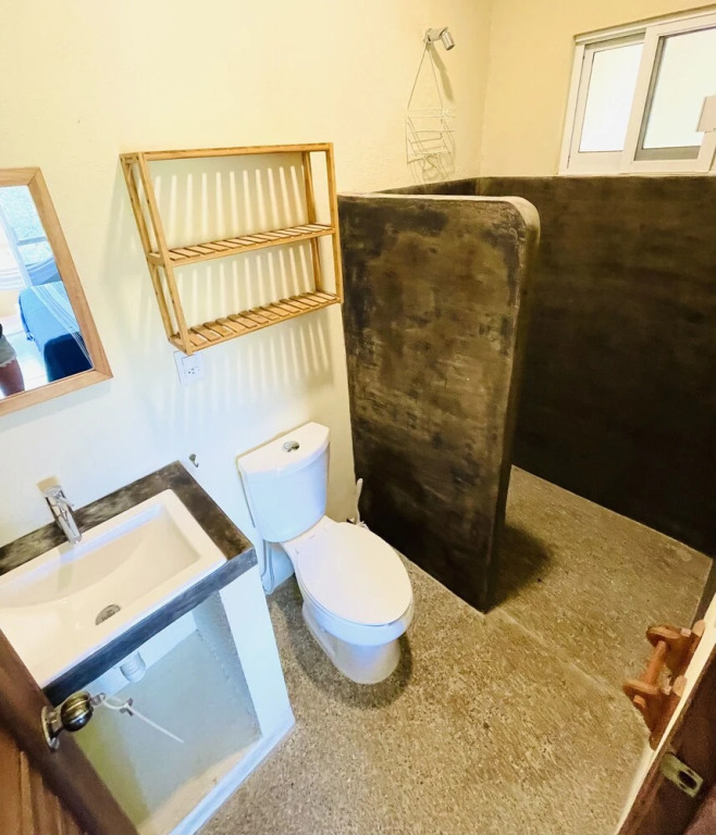Bonobo House for 5 & Loft for 2- your best Puerto options