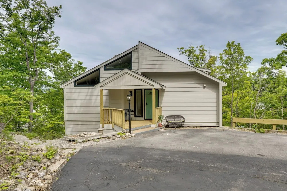 Margaritaville Access! Luxe Ozark Oasis w/ Hot Tub
