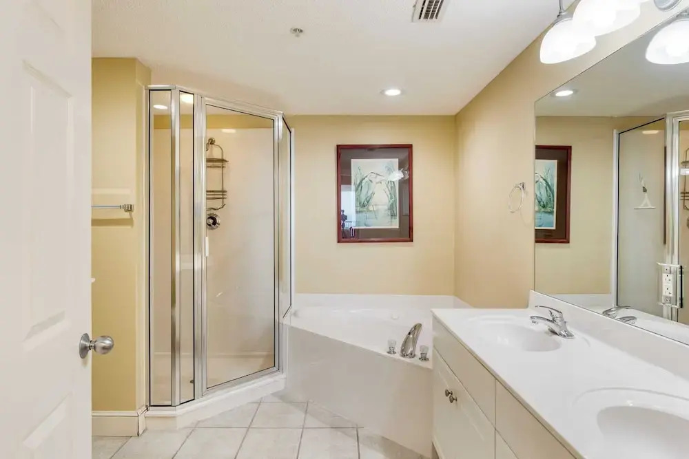 Sea Spray by Avantstay Beachfront Condo