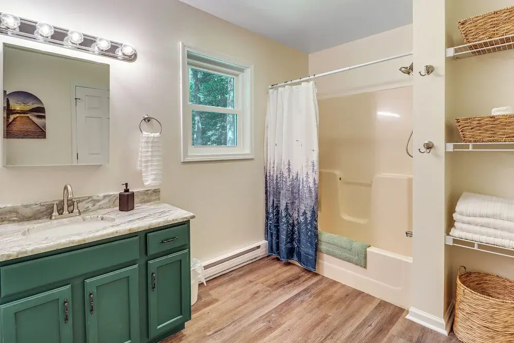 7 Mi to Big Boulder: Resort-style Poconos Retreat