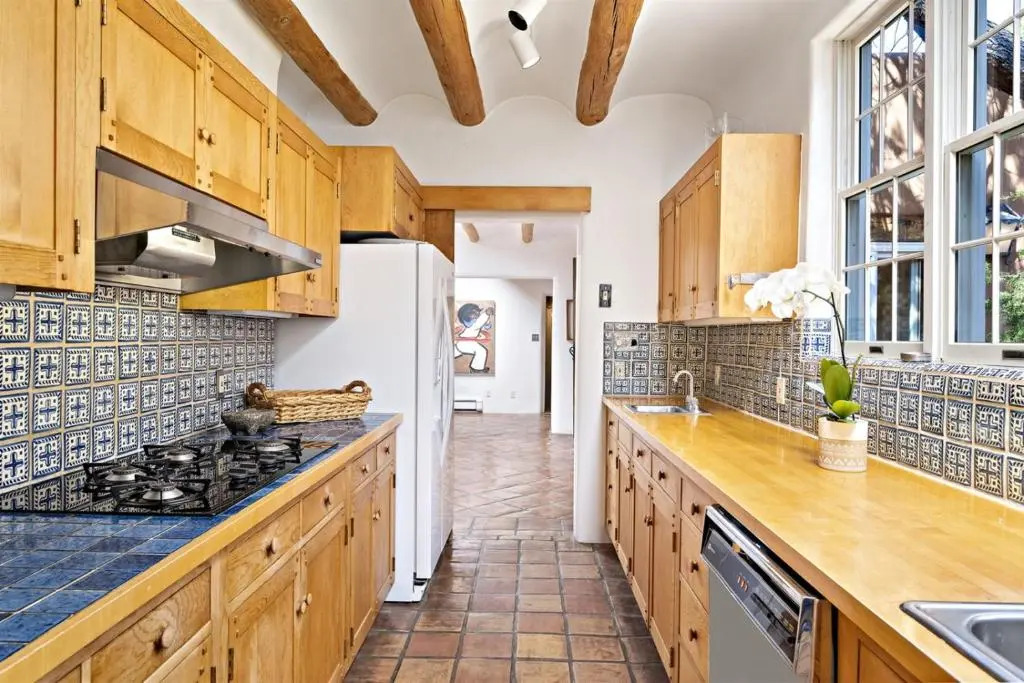 Cinco Chimineas - Indoor Pool, Walk to Canyon Rd, Authentic Historic Santa Fe
