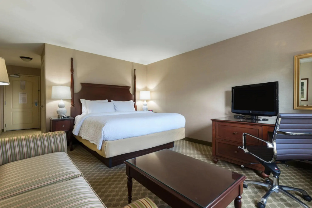 Wayside Carriage House Inn
