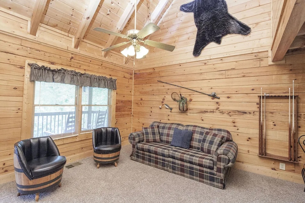 Bear Right Inn by Heritage Cabin Rentals
