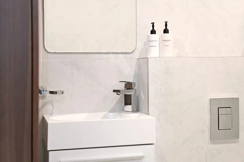 Modern En-suite Room Rooftop Terrace Central
