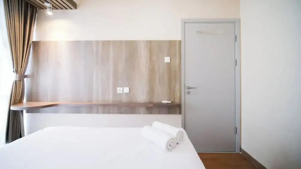 Nice And Comfortable Living 1Br At Grand Sungkono Lagoon Apartment
