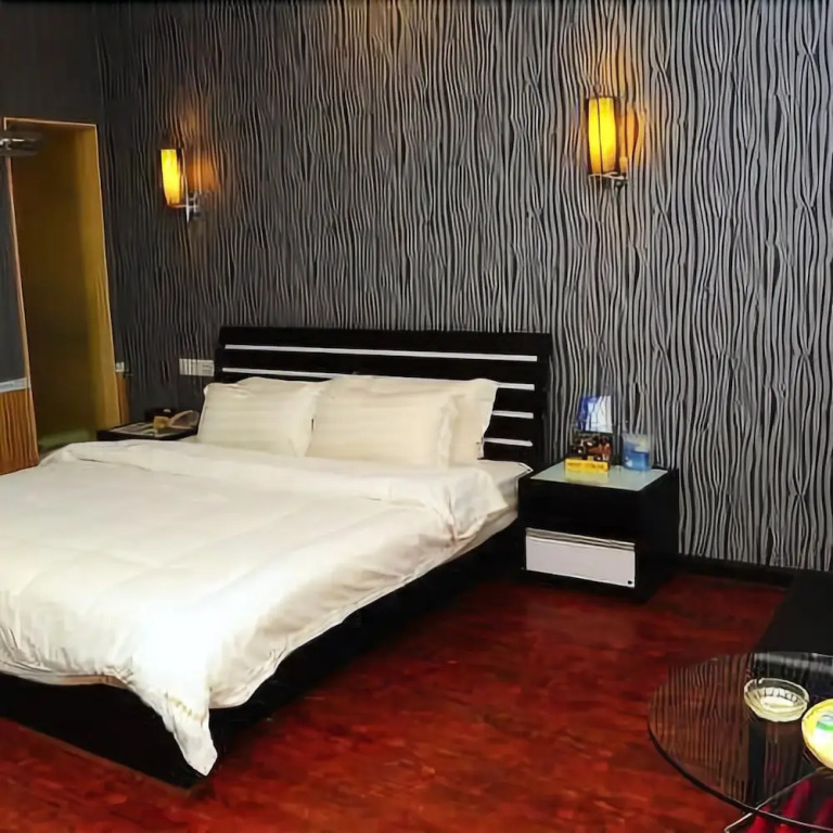 Yijia Holiday Hotel (Guangzhou Huadu Plaza subway station store)