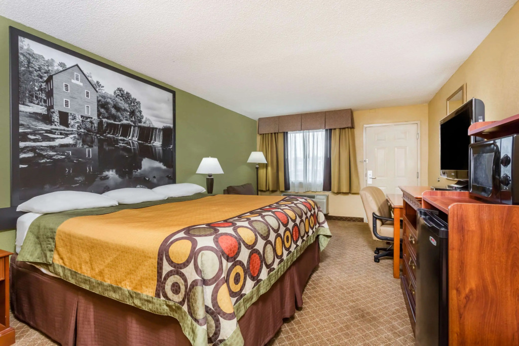Super 8 by Wyndham Macon West