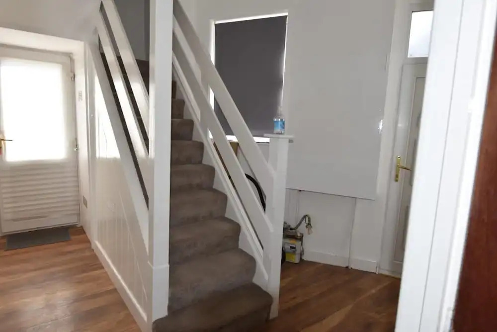 Cheer full 4 Bedroom House Train Station