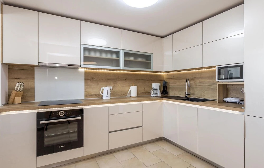 Stunning Home in Lopar with Outdoor Swimming Pool, Hot Tub & 4 Bedrooms