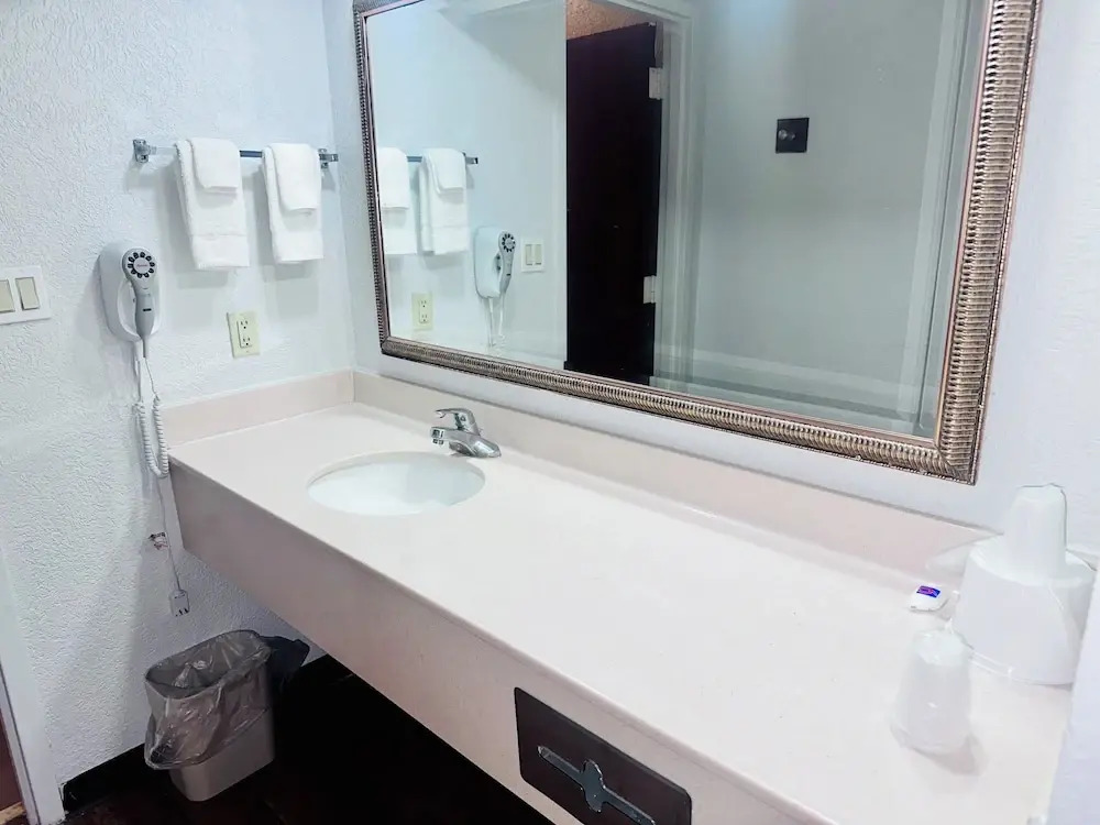Studio 6 Extended Stay - Savannah, GA - Gateway & I-95