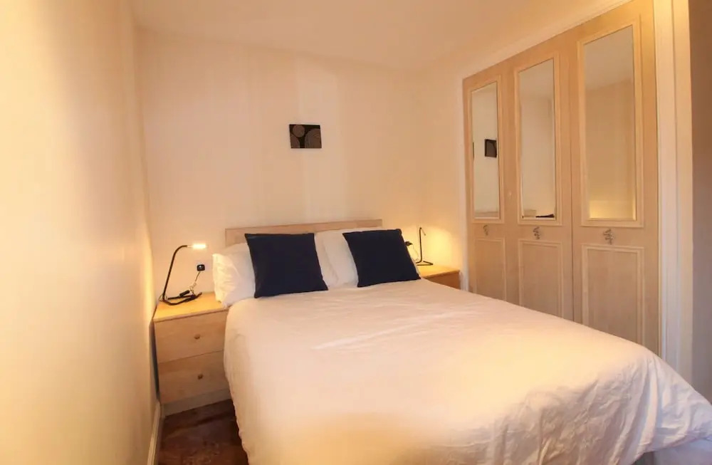 Charming 2BR Flat for 6 In Historic Old Town