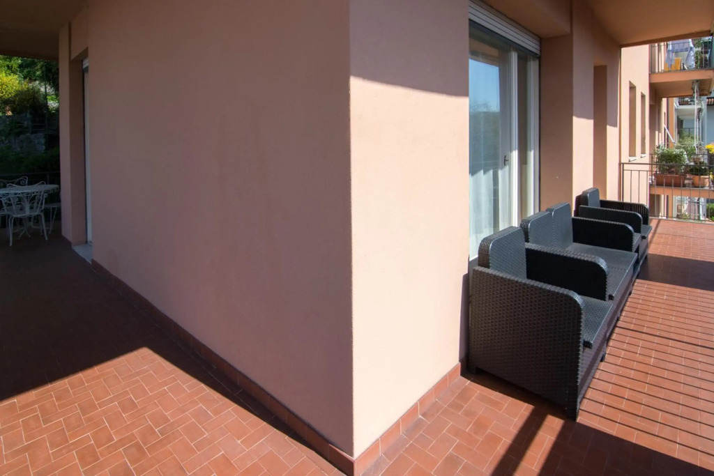 Silky House with Private Parking