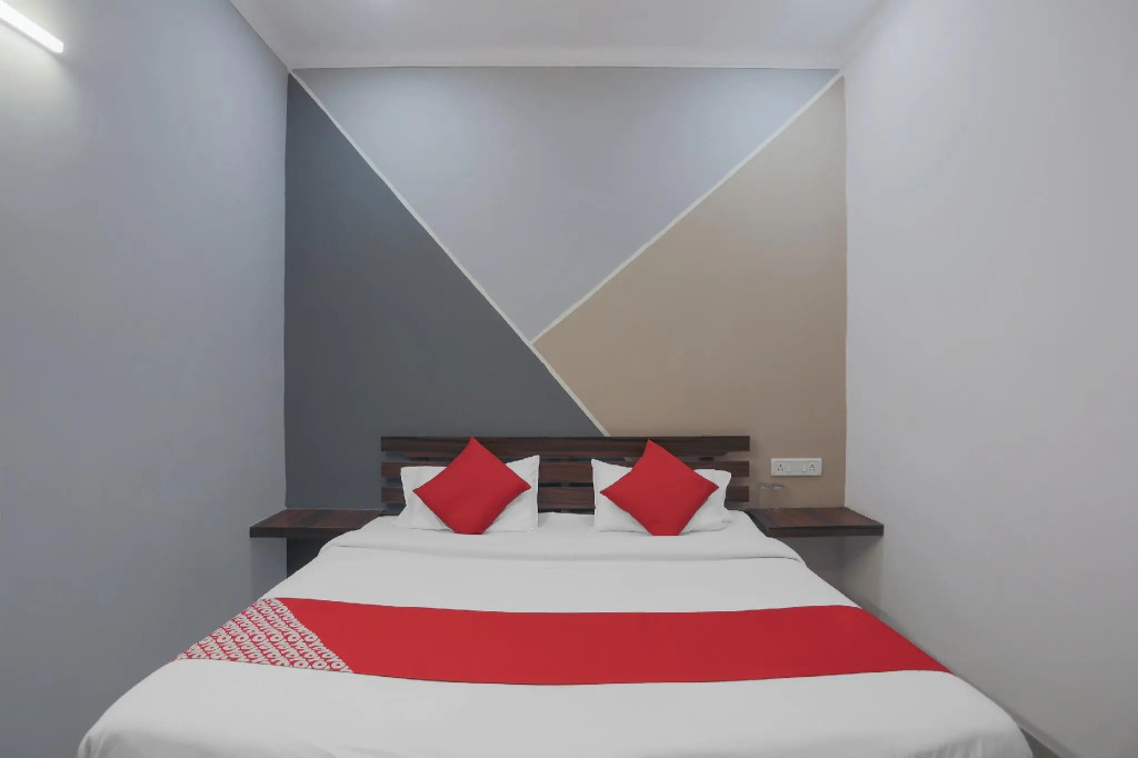 Taj Highway Hotel by OYO Rooms