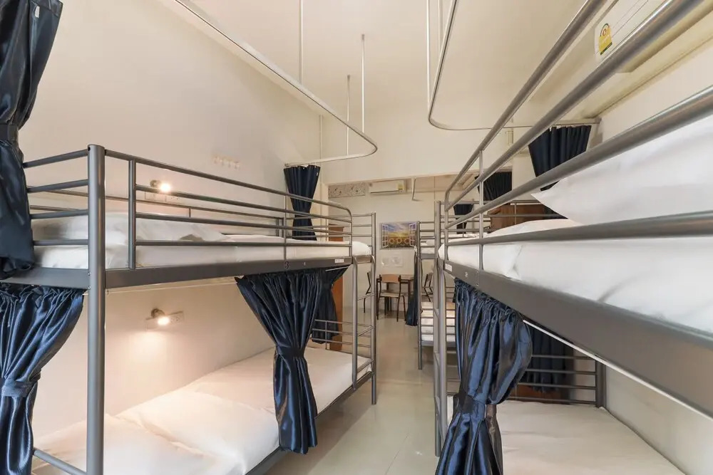 OYO 724 Green Light Cafe and Bed Hostel