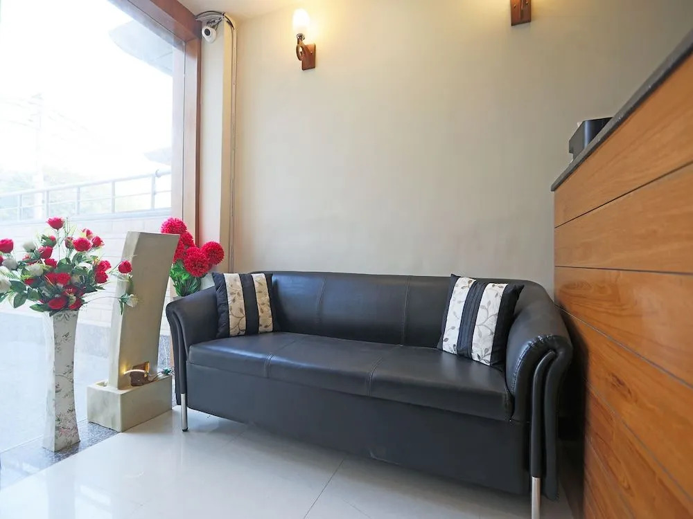OYO 8526 SD Royal Inn