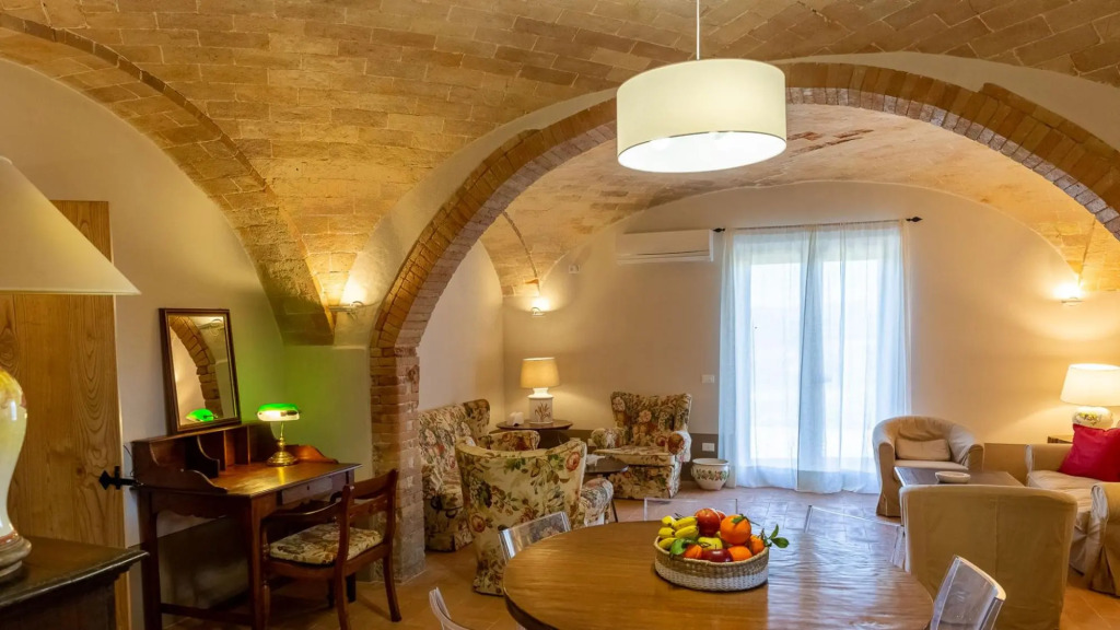 Thermal water and relaxation in Val D'Orcia-Podere La Piscina