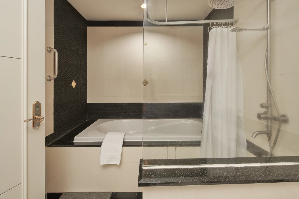 Floral Hotel  Dolphin Circle Pattaya
