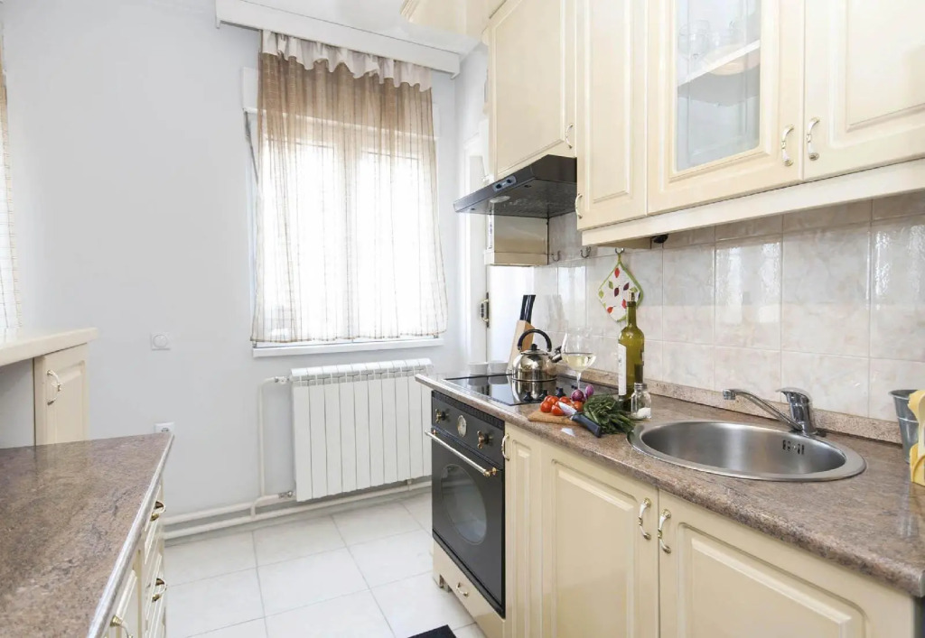 One Bedroom Apartment Hip & Spacious