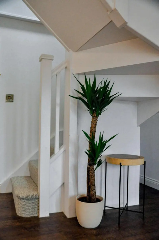 Upstairs at 33 - Self check in boutique accommodation in Worcester Centre