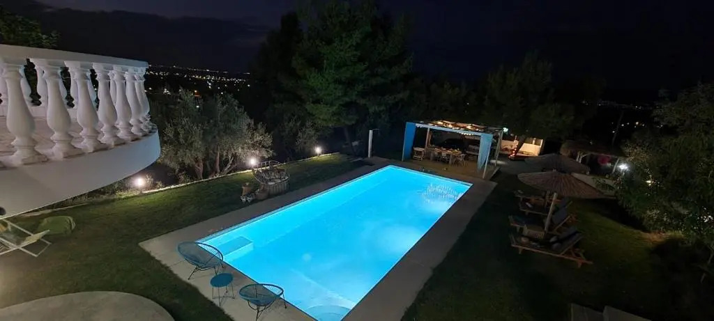 HEAVENLY VIEWS-3- Elegant& Chic, Apartment, Close to the Beach!