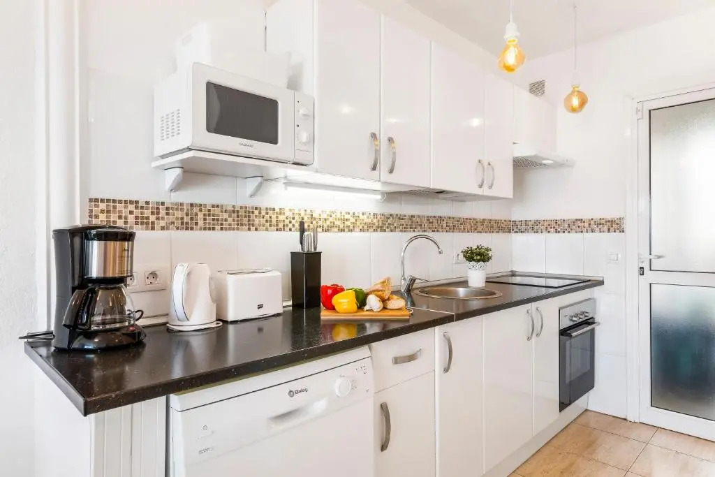 1314 FABULOUS 2 BEDROOM Accommodation ROOF TERRACE