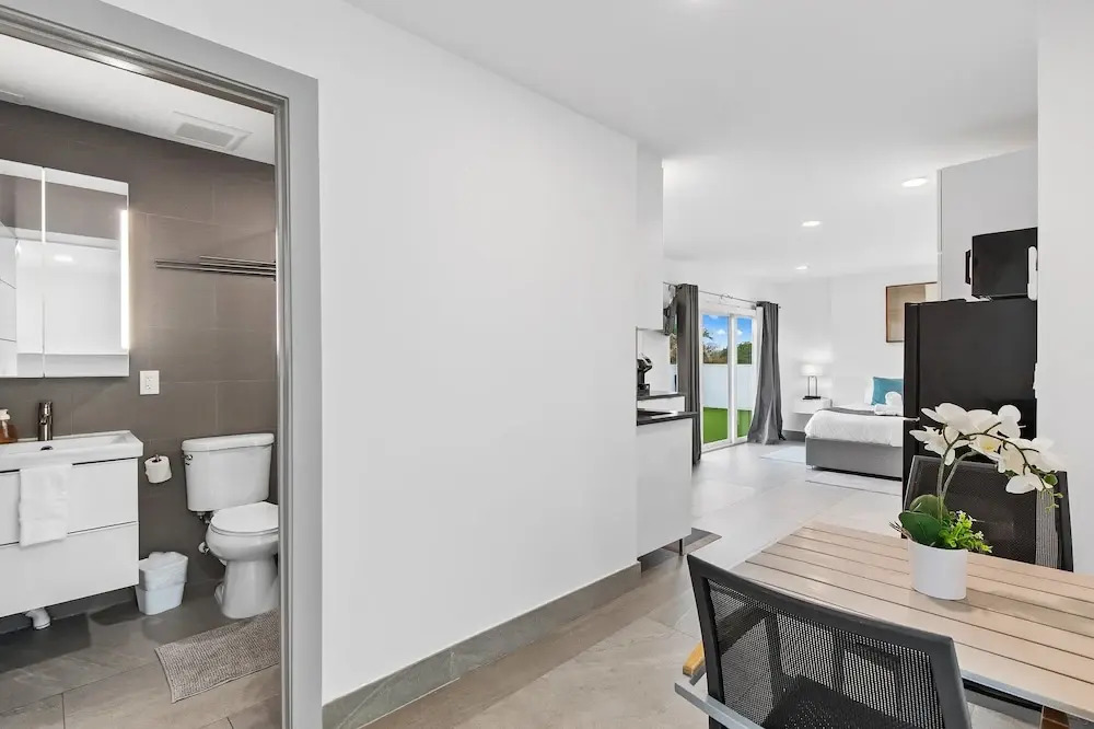 Apt W/patio, Balcony & Mini-golf