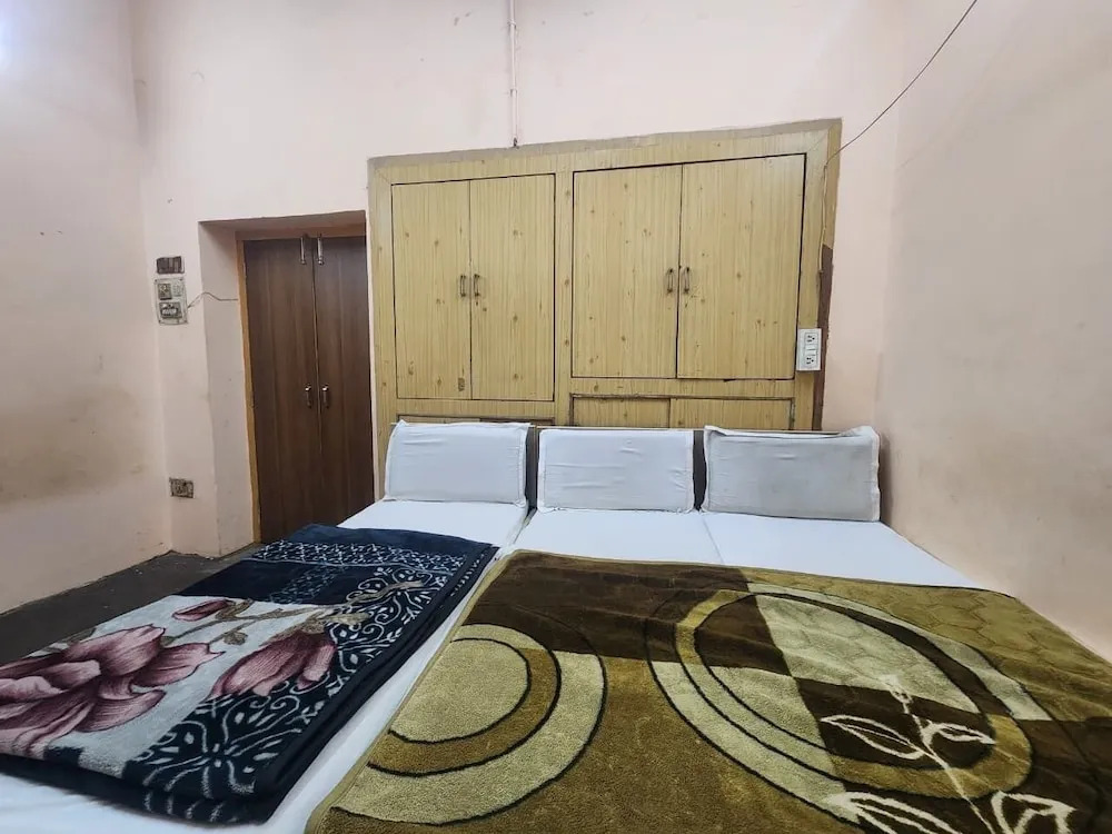 Hotel Jannat Palace Near Jama Masjid