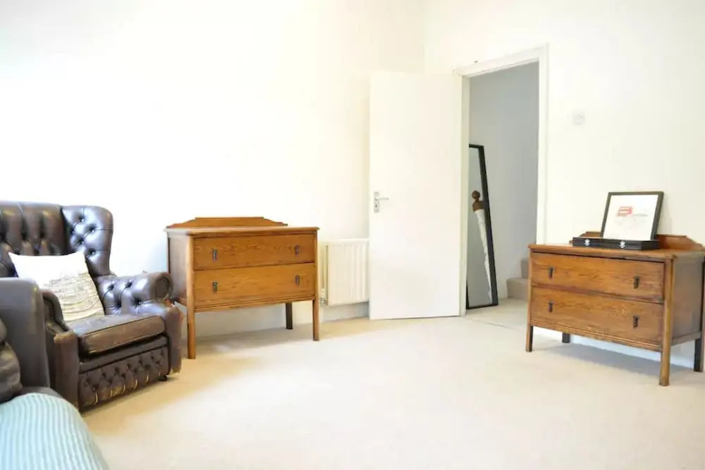 Bright 2 Bedroom Apartment in Battersea