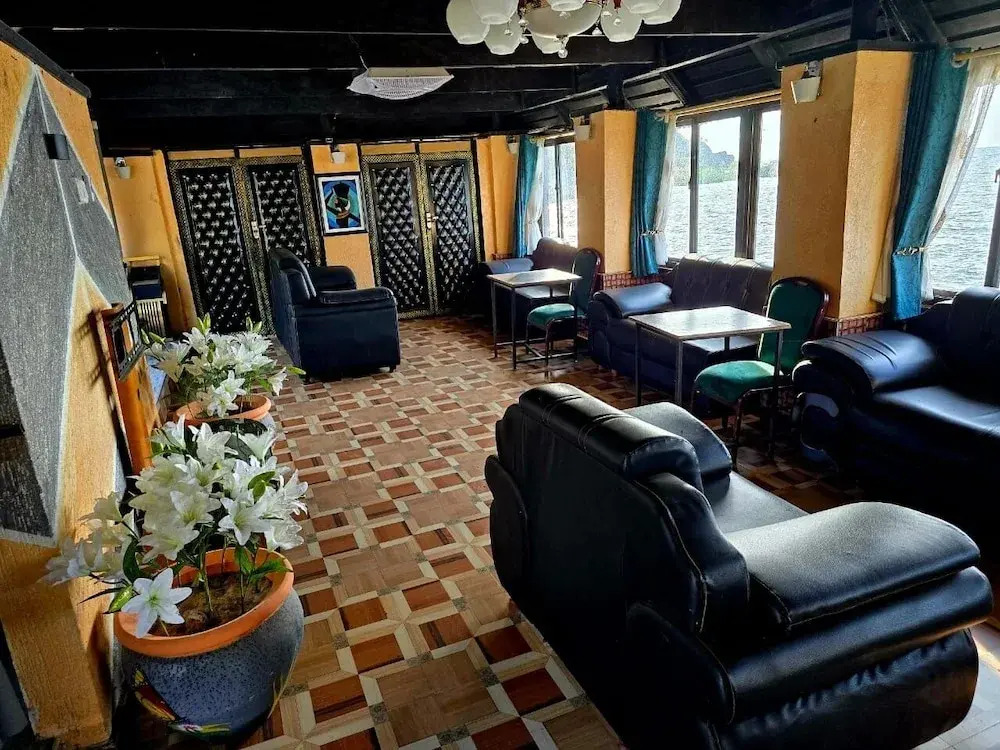 Rusty Rock Beach Resort & Spa
