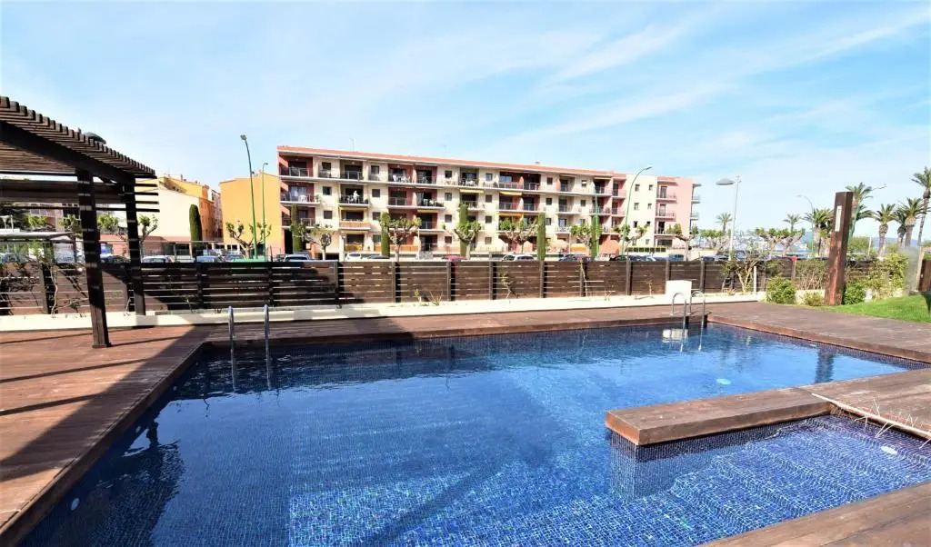 Apartamento Con Piscina Y Vistas Al Mar Ref 154