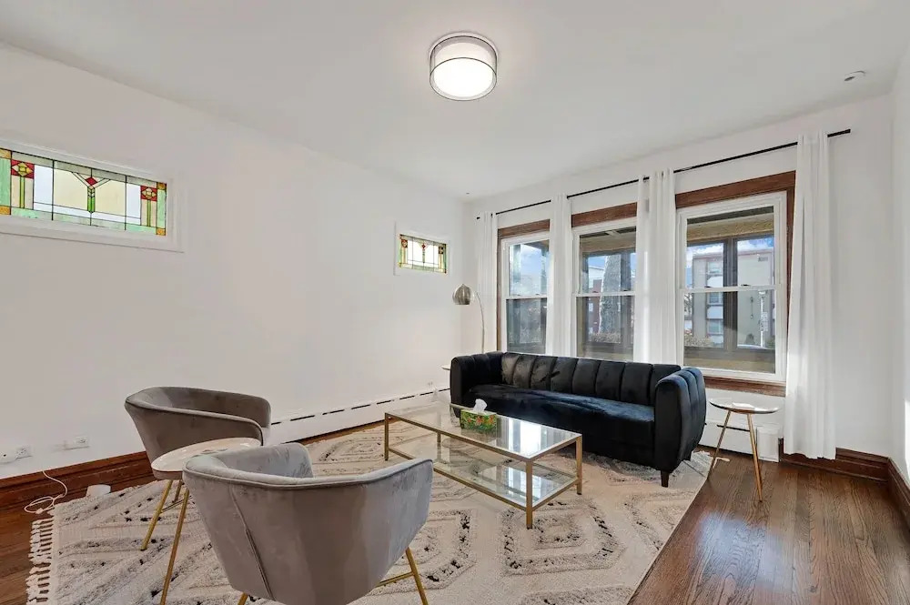 Charming Oak Park 4BD/3.5BA and 2 Private Parking by AllSet Turnover