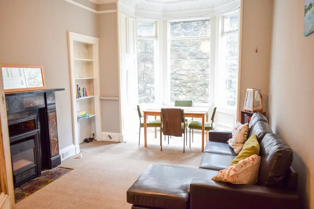 2 Bedroom Apartment Close to Edinburgh City Centre