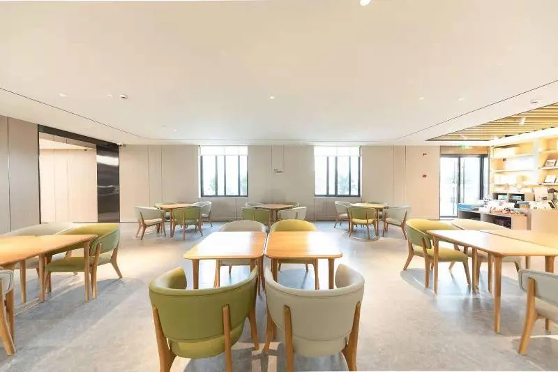 Ji Hotel (Shanghai University, Yecheng Road)