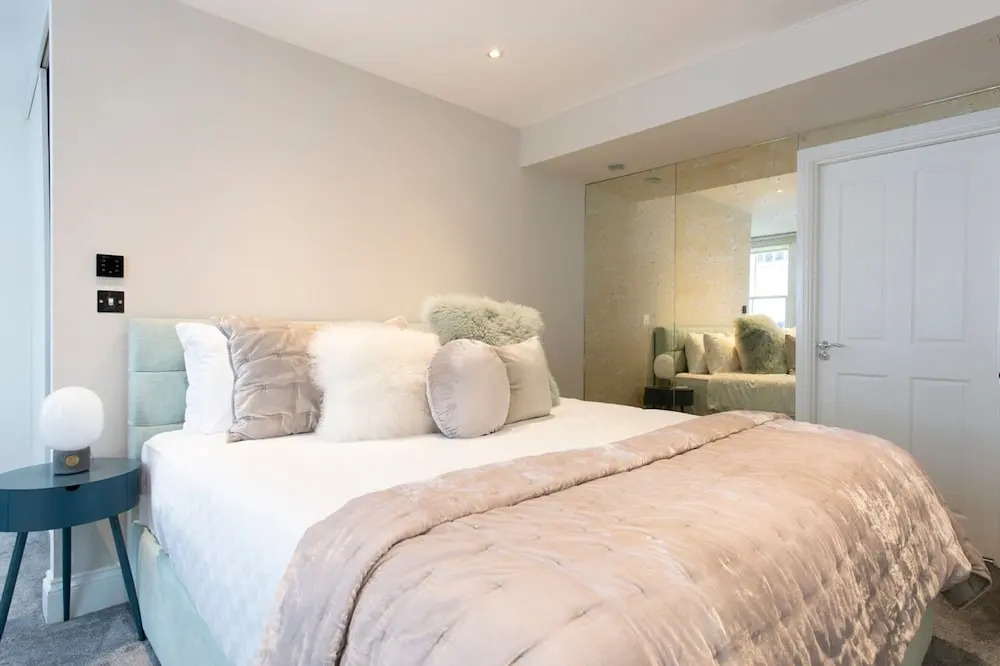 Unbeatable Location Luxury 2bed 2bath Apartment