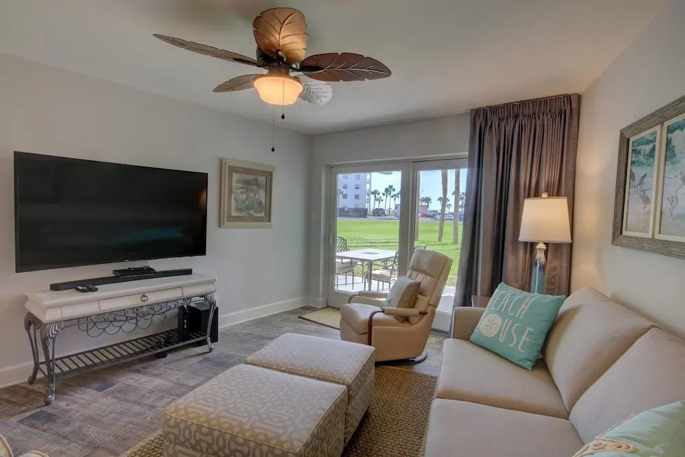 115 El Matador 1 Bedroom Condo by RedAwning