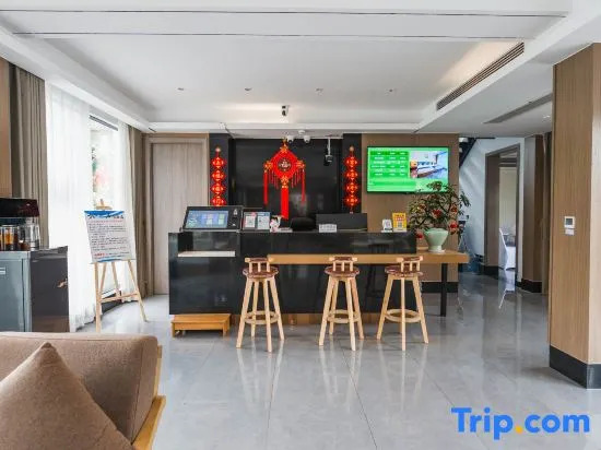 Songfengju Courtyard Hotel (Xingyi Wanfenglin Airport & High-speed Railway Station Branch)