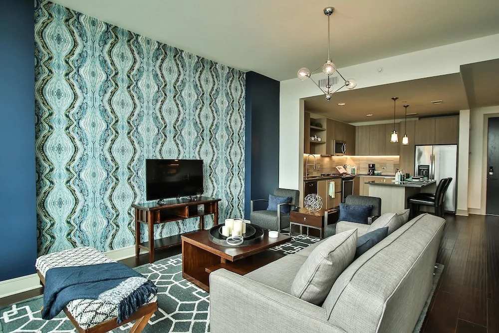 1BR Business Suite w/ Pool Near Downtown