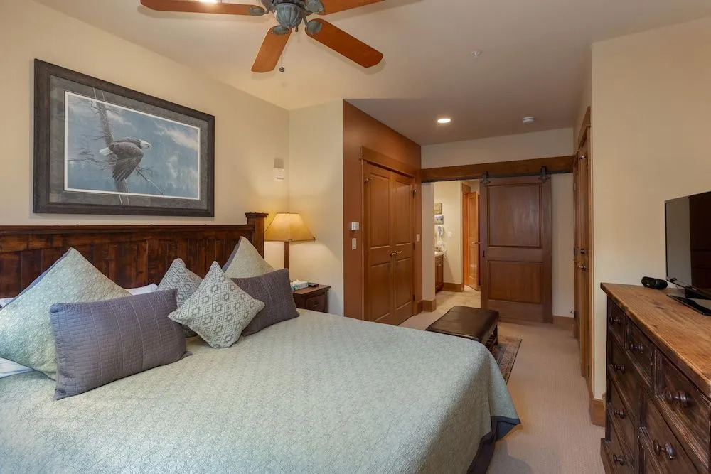 Lone Eagle #3020 - 2 Br Condo
