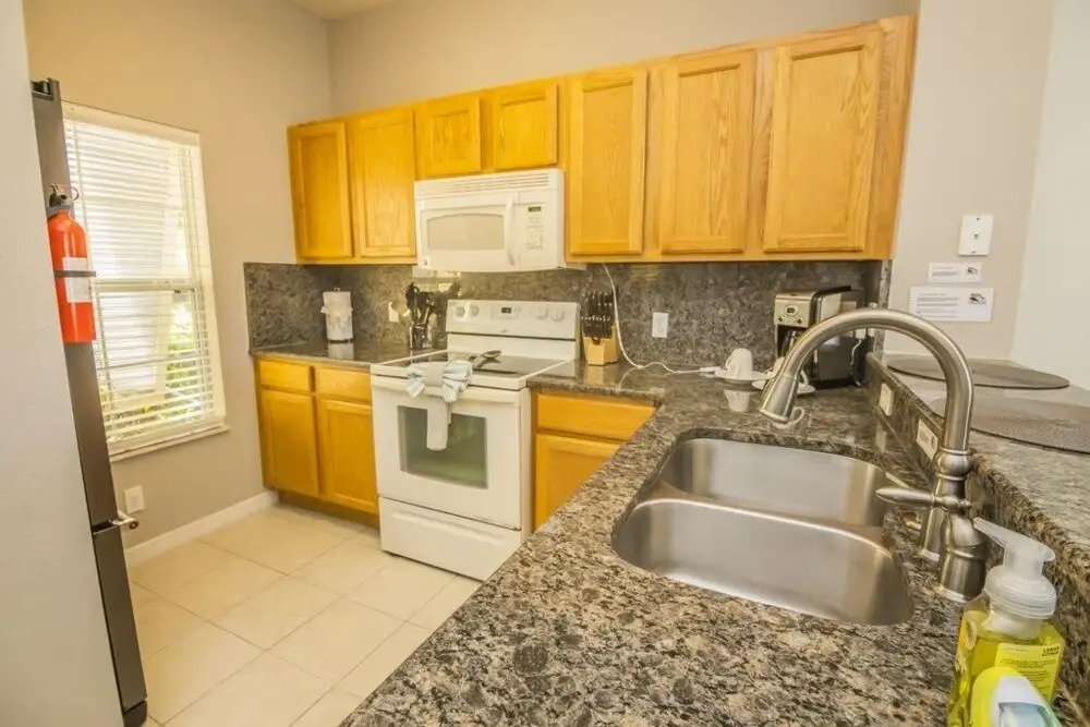 3 Bed 3 Bath Pool Town Home! Near Disney! 3 Bedroom Townhouse by Redawning
