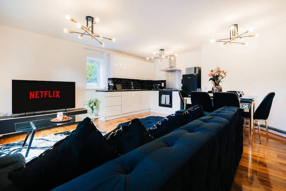 LUX Woolwich Flat 2 Stops to Canary Wharf